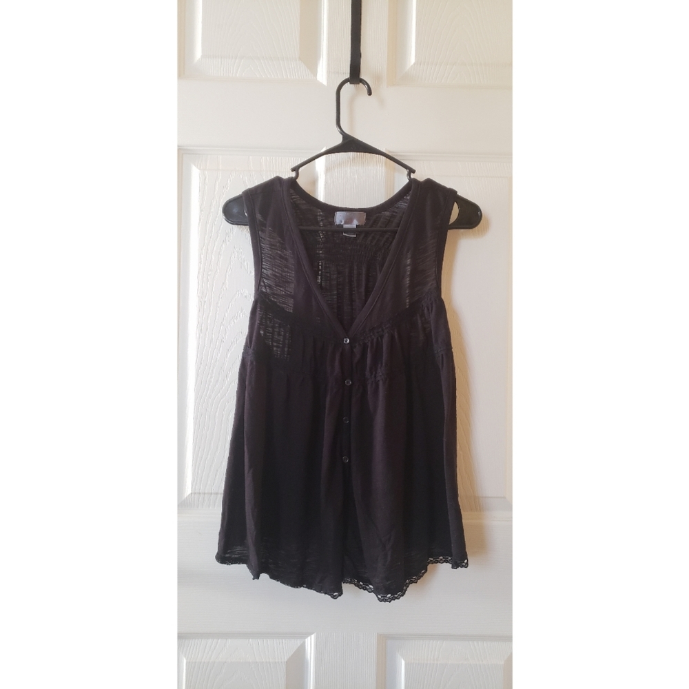 Black Sleeveless Button-up Blouse